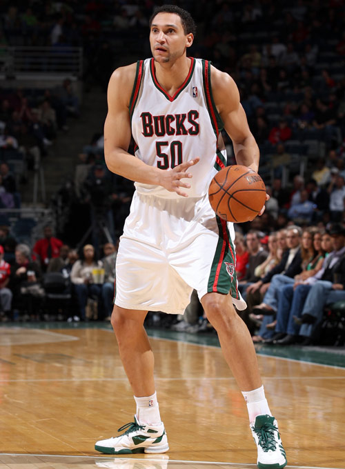 乐动体育-包含雄鹿队防守崩盘，惨遭对手狂轰猛炸，必须浏览的话系列.的词条