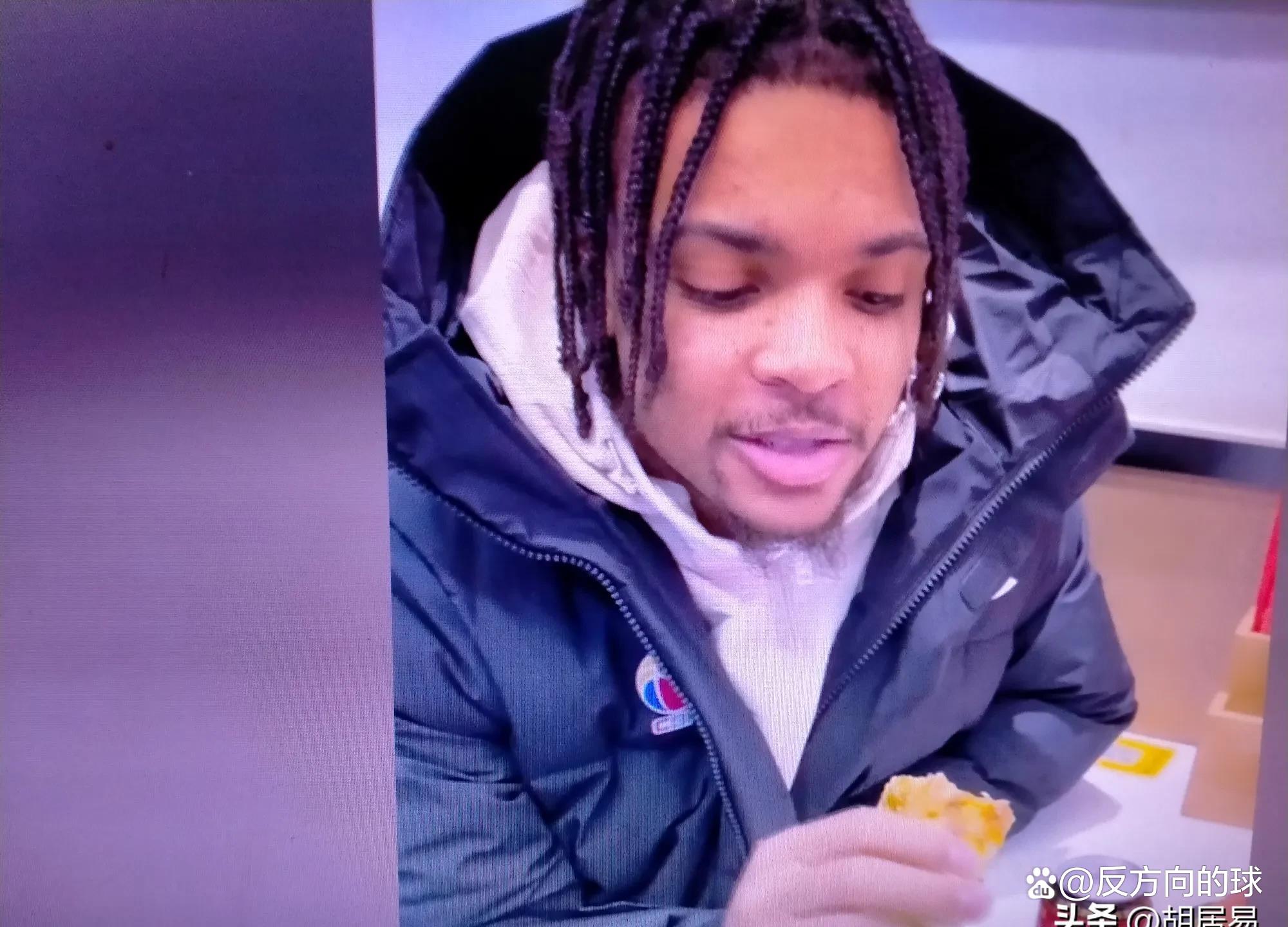 乐动官网-新疆广汇今晨止住颓势转折点上海海港篮板制胜，连对手都承认：里昂手感冰凉备战社区盾(新疆广汇球员)