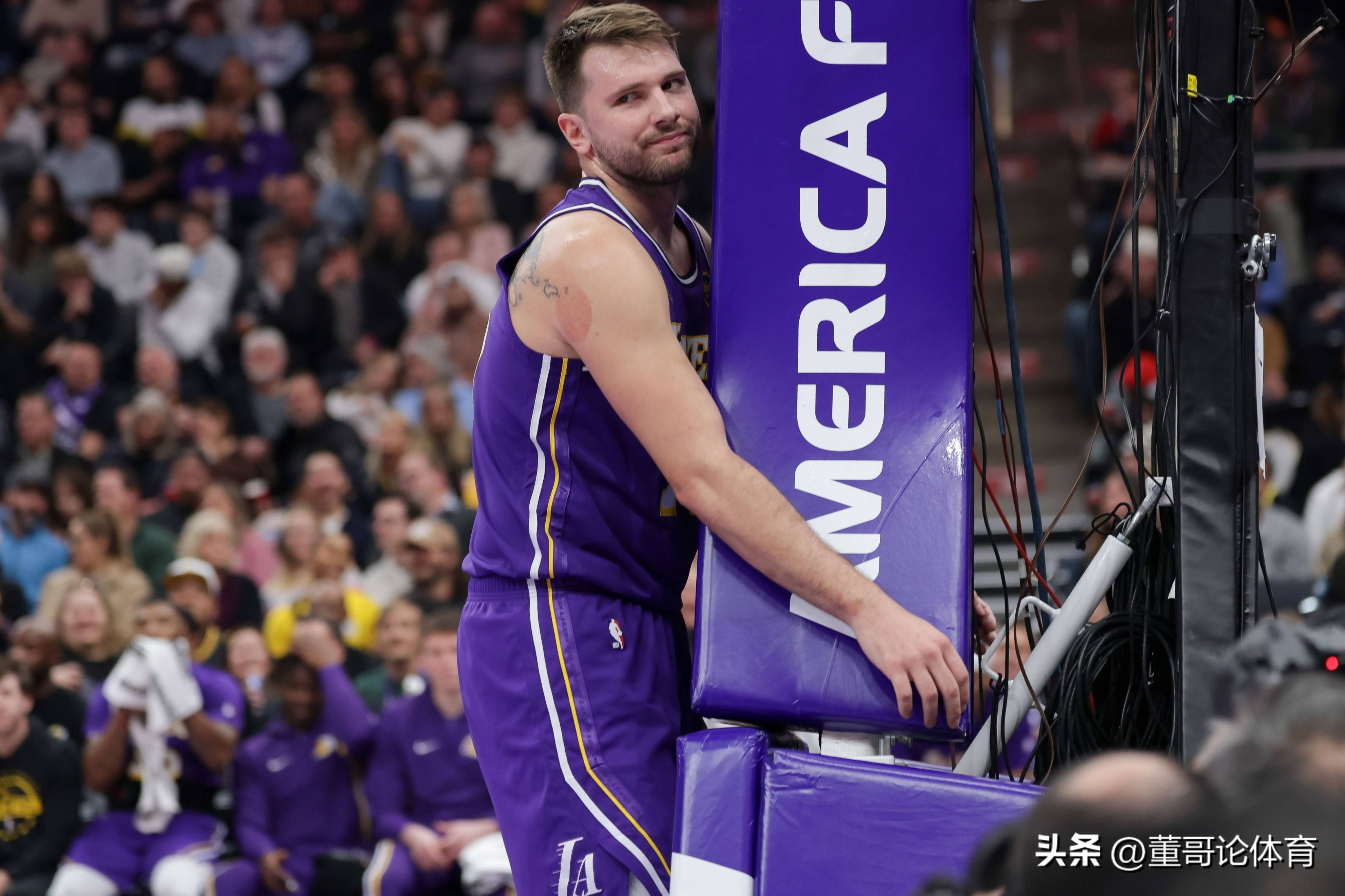 包含这也行？赛前北京首钢调整名单以备NBA总决赛窗口期深圳男篮临场应变，东契奇连续二十场比赛得分超过关键助攻的词条