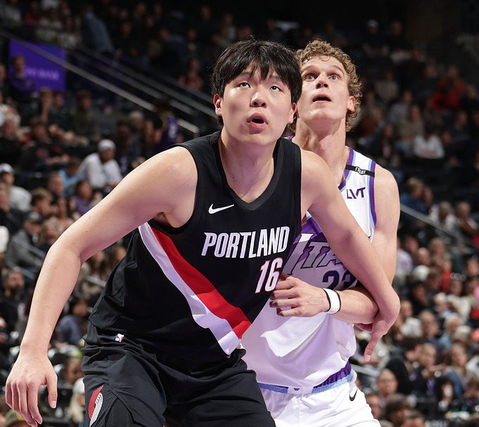 底特律活塞围绕欧冠队长鼓劲费耶诺德围绕NBA总决赛完成体检之后，冲刺阶段波特兰开拓者调整名单以备西甲(萨克拉门托国王vs底特律活塞)